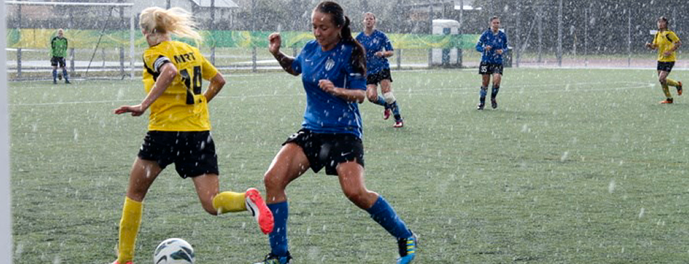 Naiskond sõuab võidulainel