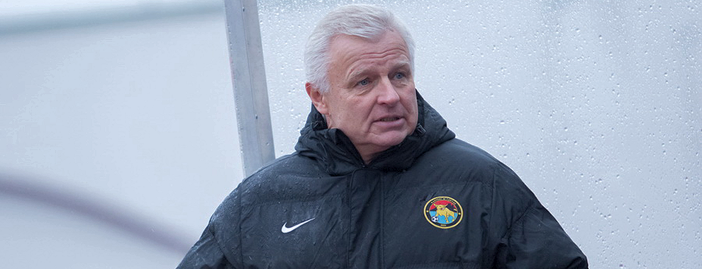 Esindusmeeskond vahetab treenerit